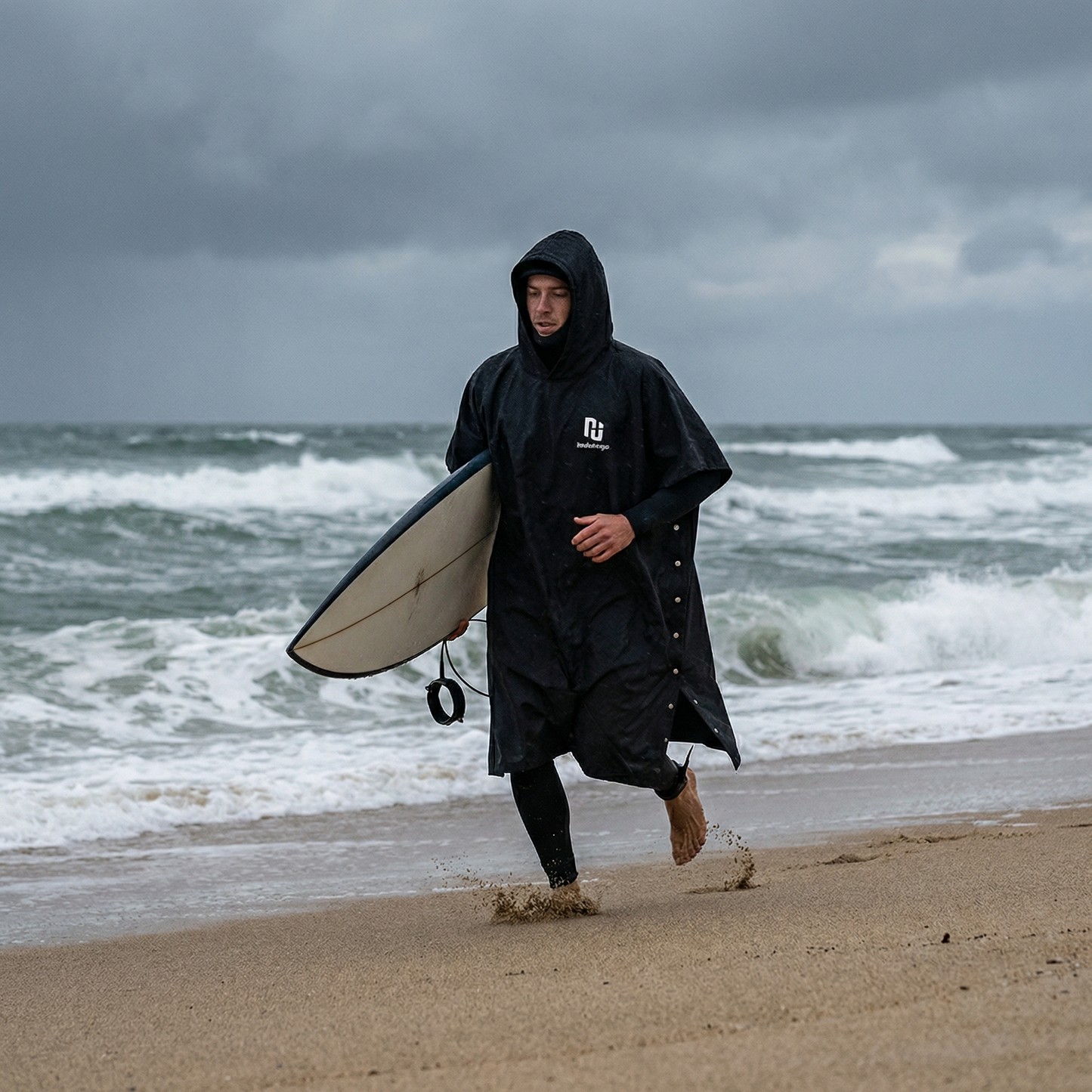 Poncho surf noir minimaliste - Horizon Poncho